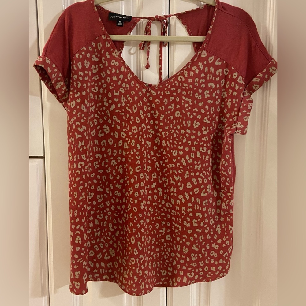 Medium mixed material top with tied back